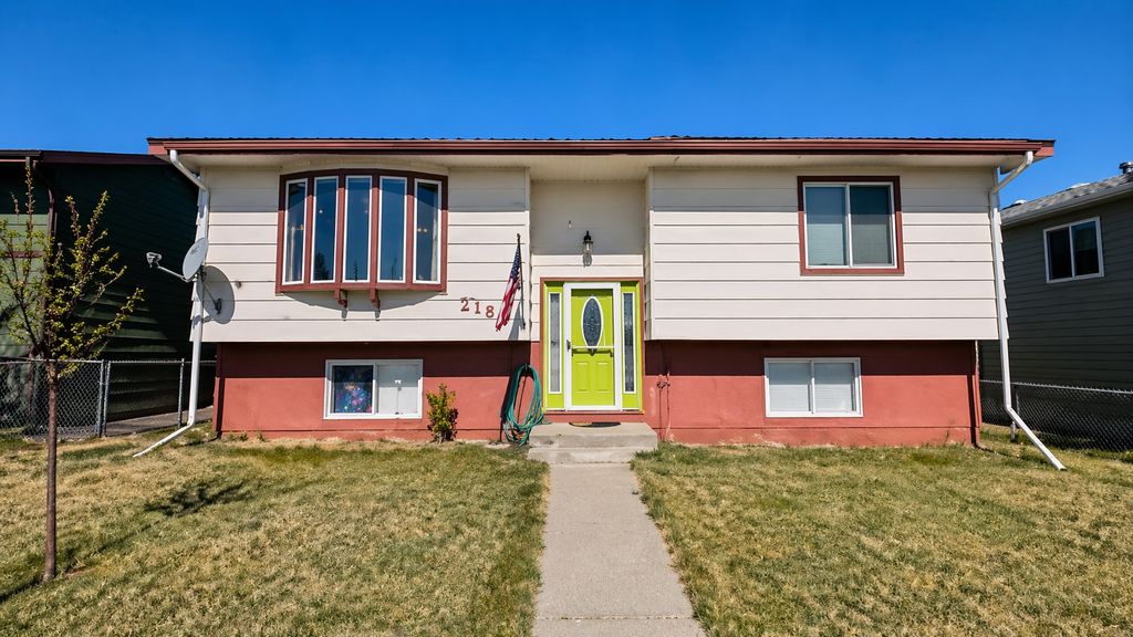 218 5th Avenue NE, Cut Bank, MT 59427 photo 1