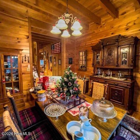 496 Holloway Road, Robbinsville, NC 28771