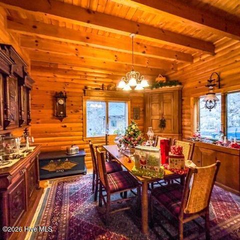 496 Holloway Road, Robbinsville, NC 28771