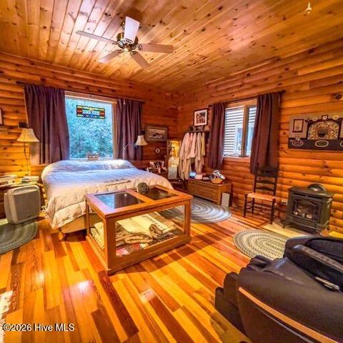 496 Holloway Road, Robbinsville, NC 28771