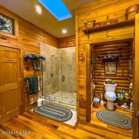 496 Holloway Road, Robbinsville, NC 28771