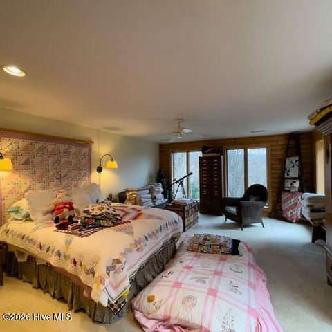 496 Holloway Road, Robbinsville, NC 28771