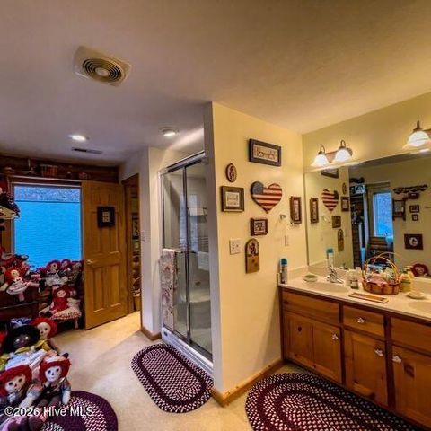 496 Holloway Road, Robbinsville, NC 28771