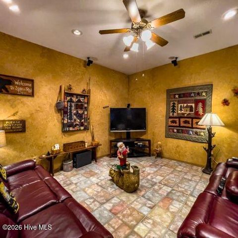 496 Holloway Road, Robbinsville, NC 28771