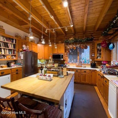496 Holloway Road, Robbinsville, NC 28771