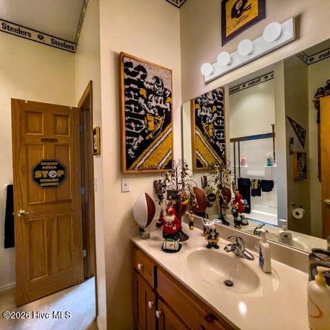 496 Holloway Road, Robbinsville, NC 28771