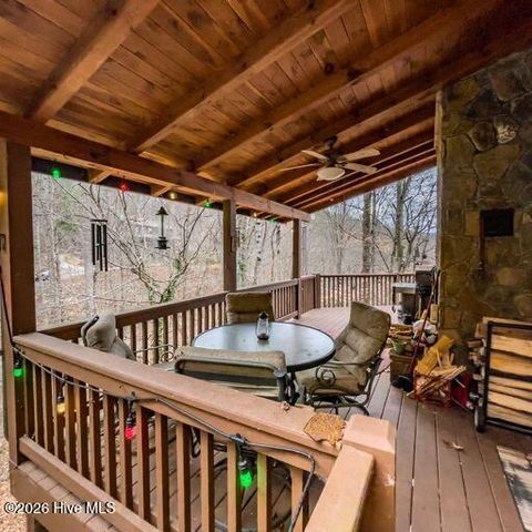 496 Holloway Road, Robbinsville, NC 28771