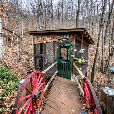 496 Holloway Road, Robbinsville, NC 28771