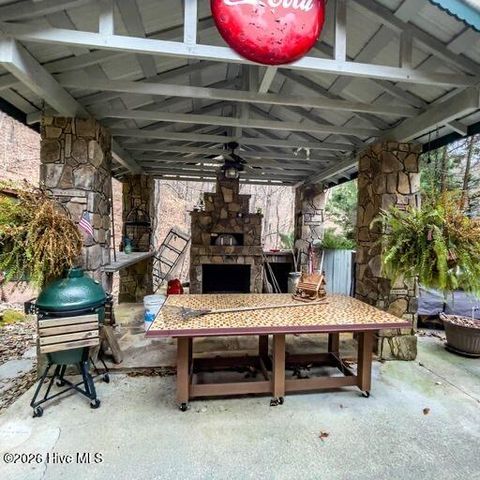 496 Holloway Road, Robbinsville, NC 28771