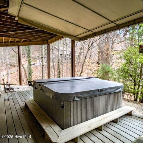 496 Holloway Road, Robbinsville, NC 28771