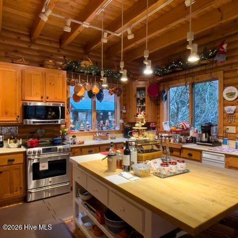 496 Holloway Road, Robbinsville, NC 28771