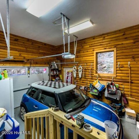 496 Holloway Road, Robbinsville, NC 28771
