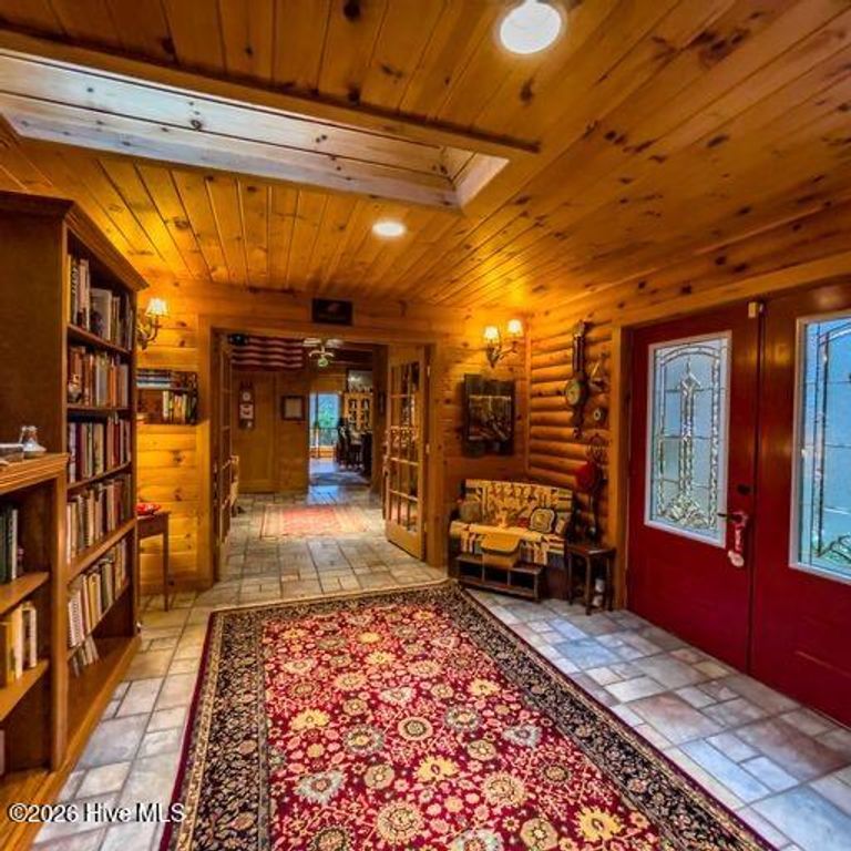 496 Holloway Road, Robbinsville, NC 28771