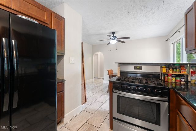 3768 Tod Avenue NW, Warren, OH 44485