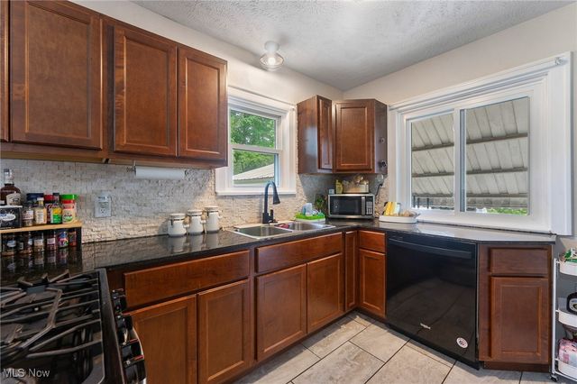 3768 Tod Avenue NW, Warren, OH 44485