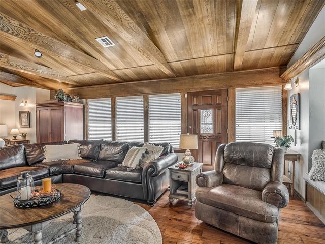 115 Briarwood Street, Moore, OK 73160