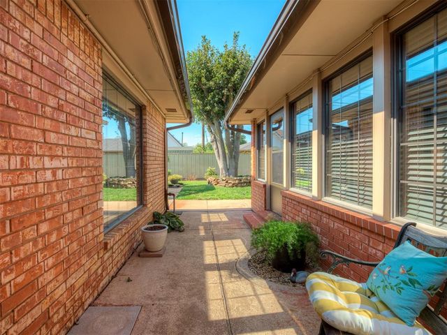 115 Briarwood Street, Moore, OK 73160