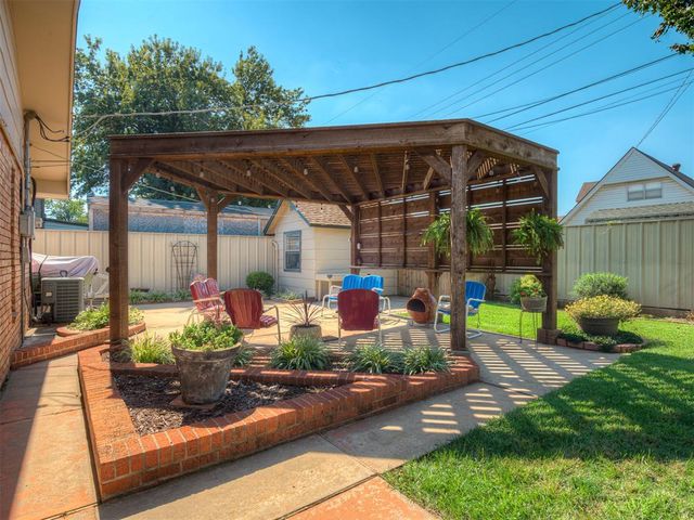 115 Briarwood Street, Moore, OK 73160