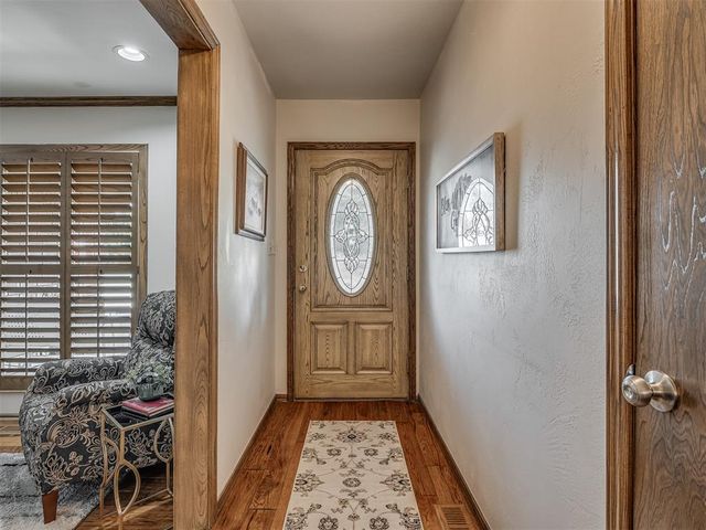 115 Briarwood Street, Moore, OK 73160