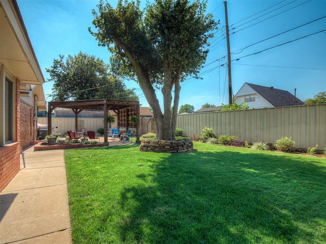 115 Briarwood Street, Moore, OK 73160