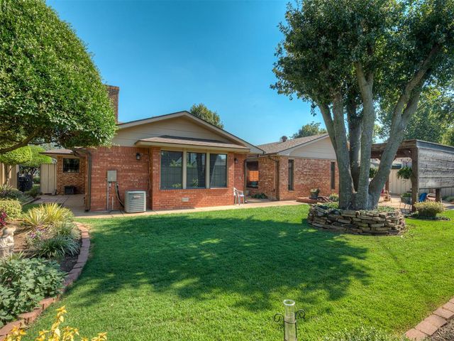 115 Briarwood Street, Moore, OK 73160