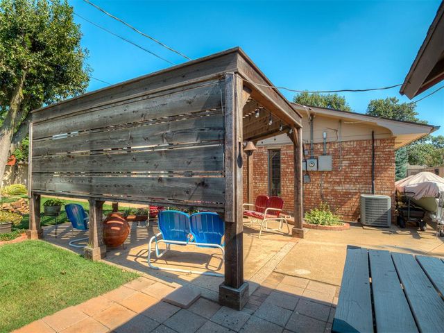 115 Briarwood Street, Moore, OK 73160