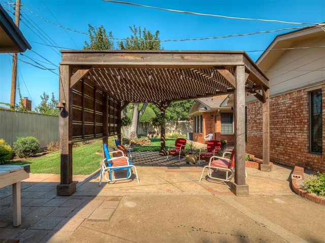 115 Briarwood Street, Moore, OK 73160