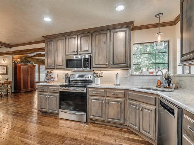 115 Briarwood Street, Moore, OK 73160