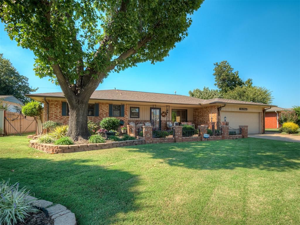 115 Briarwood Street, Moore, OK 73160