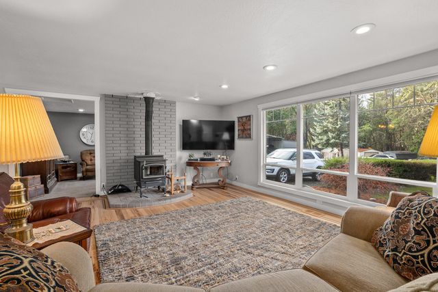 9728 Lower River Road, Grants Pass, OR 97526