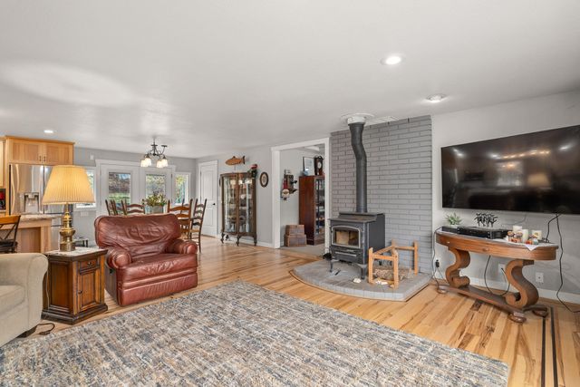 9728 Lower River Road, Grants Pass, OR 97526