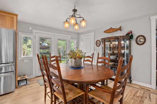 9728 Lower River Road, Grants Pass, OR 97526