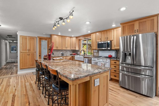 9728 Lower River Road, Grants Pass, OR 97526