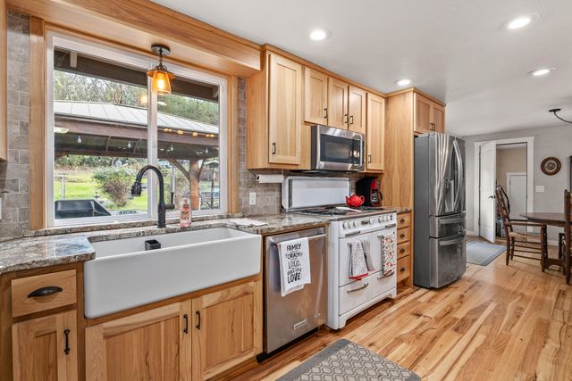 9728 Lower River Road, Grants Pass, OR 97526