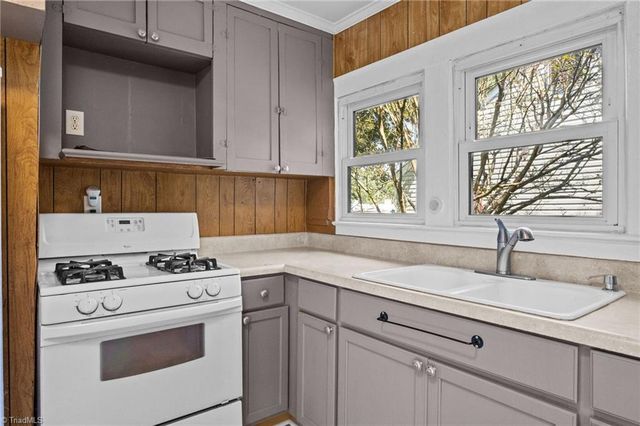 206 Oakview Road, High Point, NC 27265