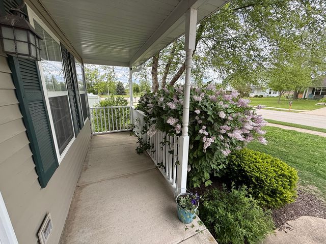 1610 Cottonwood Trail, Yorkville, IL 60560