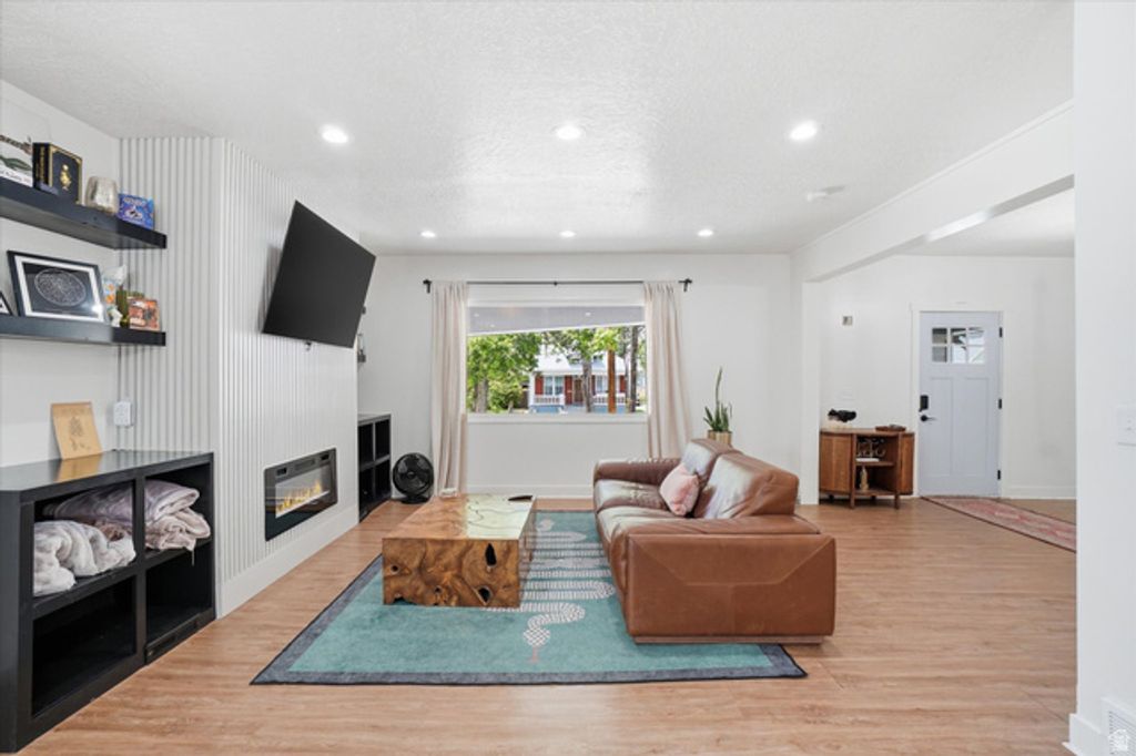 Image 7 of property listing at 1759 S WEST TEMPLE, Salt Lake City, UT 84115