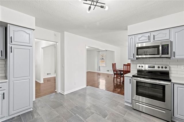 7809 Lamar Avenue, Prairie Village, KS 66208