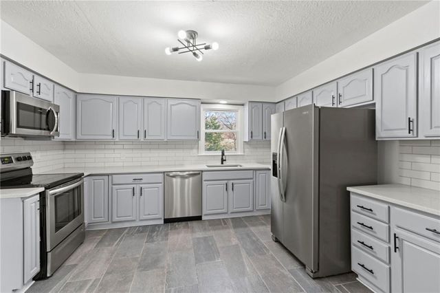 7809 Lamar Avenue, Prairie Village, KS 66208