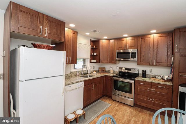 914 HOLLY AVE, Edgewater, MD 21037
