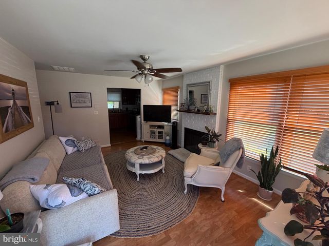 914 HOLLY AVE, Edgewater, MD 21037