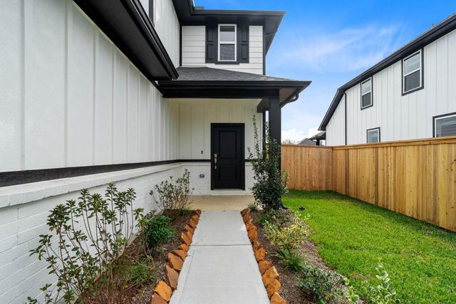 211 Orchard Laurel Drive, Alvin, TX 77511