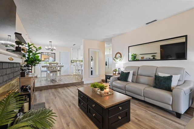 2721 Villa Ramon Dr, Ceres, CA 95307