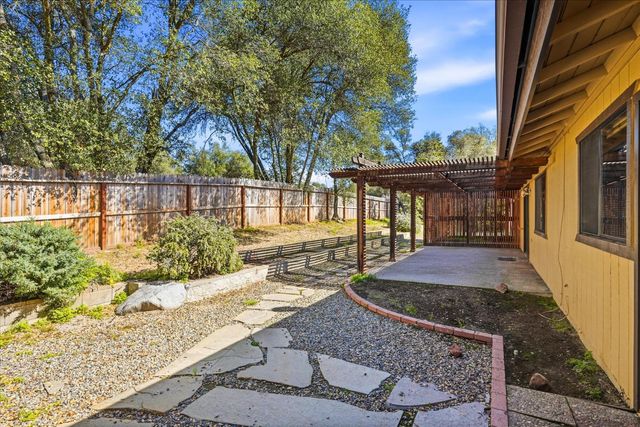 46300 Vista Del Rio, Oakhurst, CA 93644