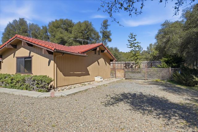 46300 Vista Del Rio, Oakhurst, CA 93644