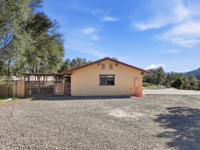 46300 Vista Del Rio, Oakhurst, CA 93644