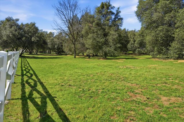 46300 Vista Del Rio, Oakhurst, CA 93644