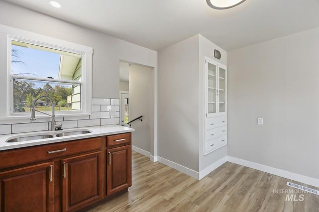489 W Borah Ave, Twin Falls, ID 83301