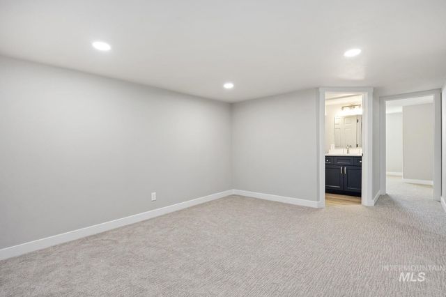 489 W Borah Ave, Twin Falls, ID 83301
