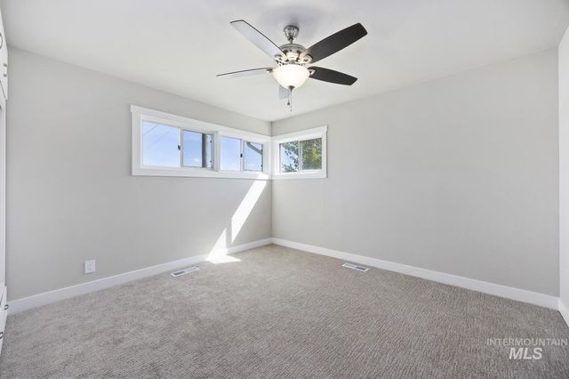 489 W Borah Ave, Twin Falls, ID 83301